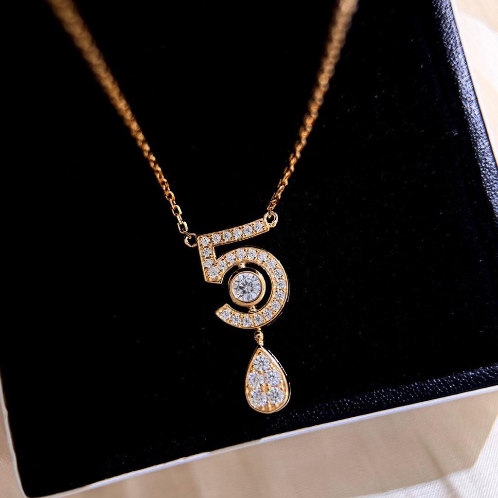 

Ожерелье-капля с 5 символами Элегантное и изящное, Изысканный дизайн, Модная гравировка, Толстое золотое ожерелье с покрытием из розового золота розового золота
