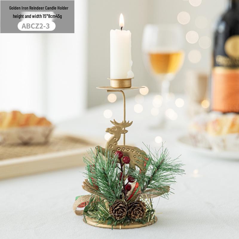 

Золотий залізний різдвяний свічник у вигляді ялинки з прикрасами у вигляді соснових шишок