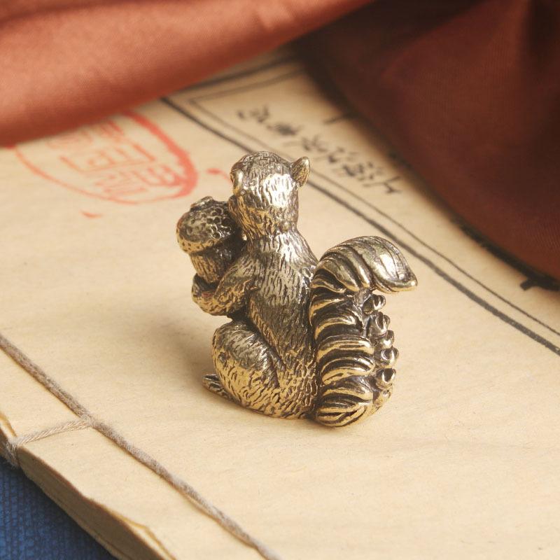 Brass Squirrel Holding Chestnut Creative Incense Holder Desktop Bronze Statue Crafts Tea Ornaments Decoration