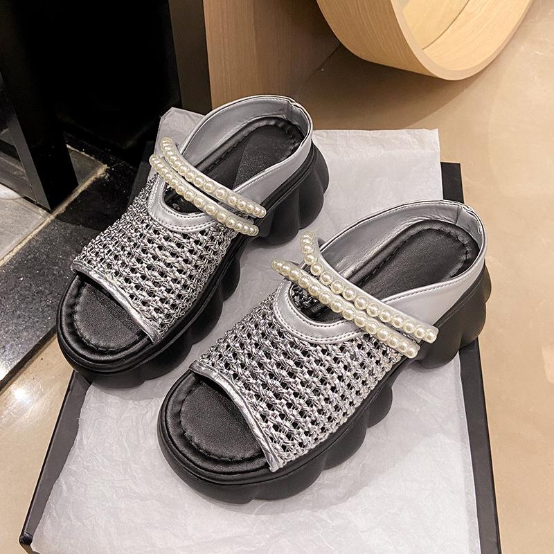 

Легкие увеличивающие рост полушлепанцы с толстой подошвой и закрытым носком, корейская версия, летняя дышащая обувь с полыми сетчатыми отверстиями, модные сандалии 40 серебряный