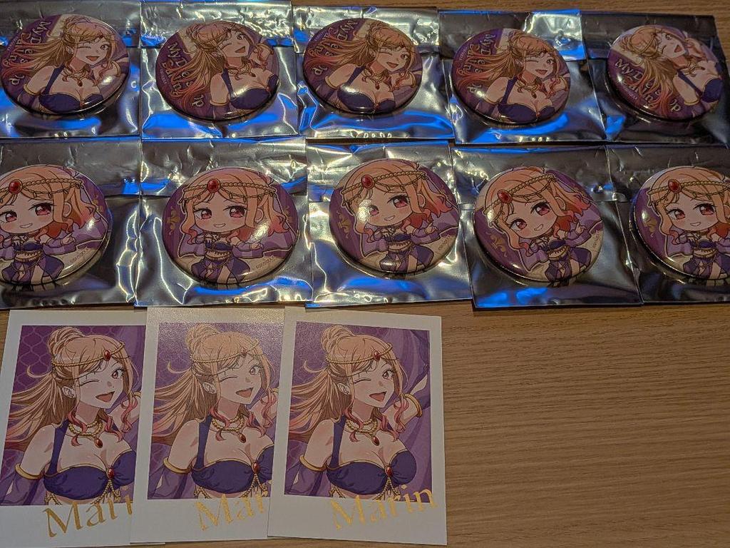 [USED] That Dress-Up Doll Falls In Love Don Quixote Arabian Can Badge