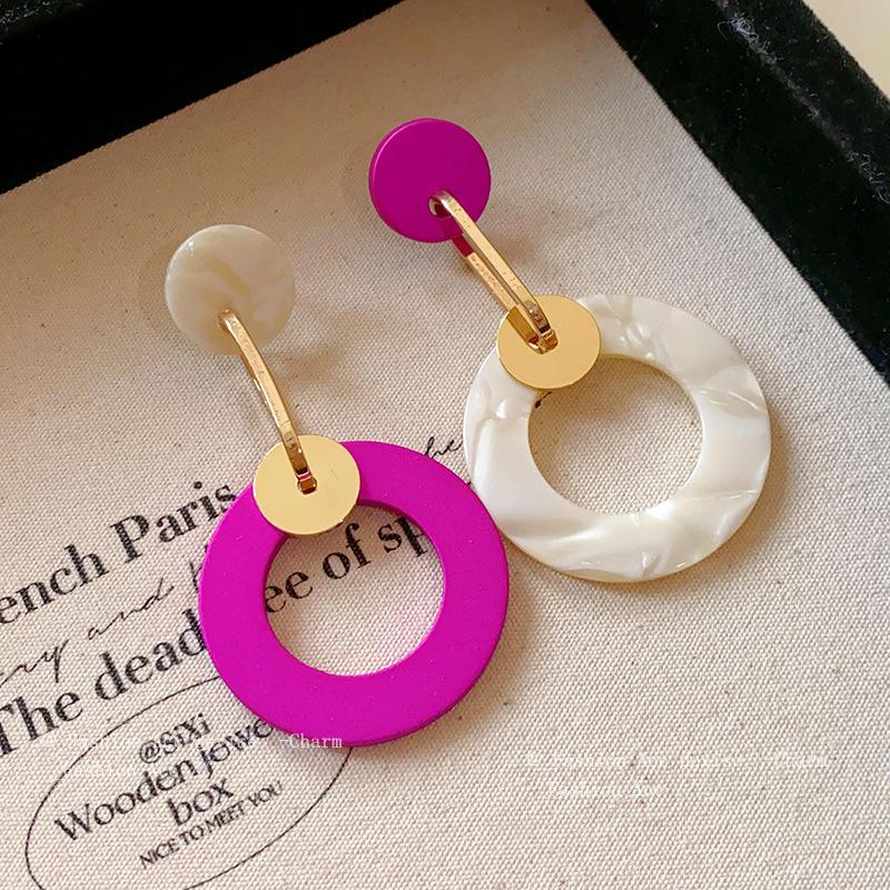 Silver needle European and American exaggerated large circle earrings, unique design sense asymmetrical earrings, light luxury niche high-end earrings