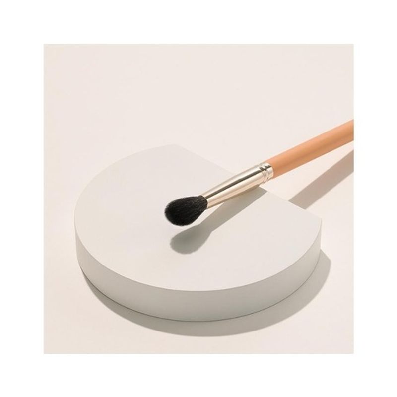227 Tapered Crease Brush