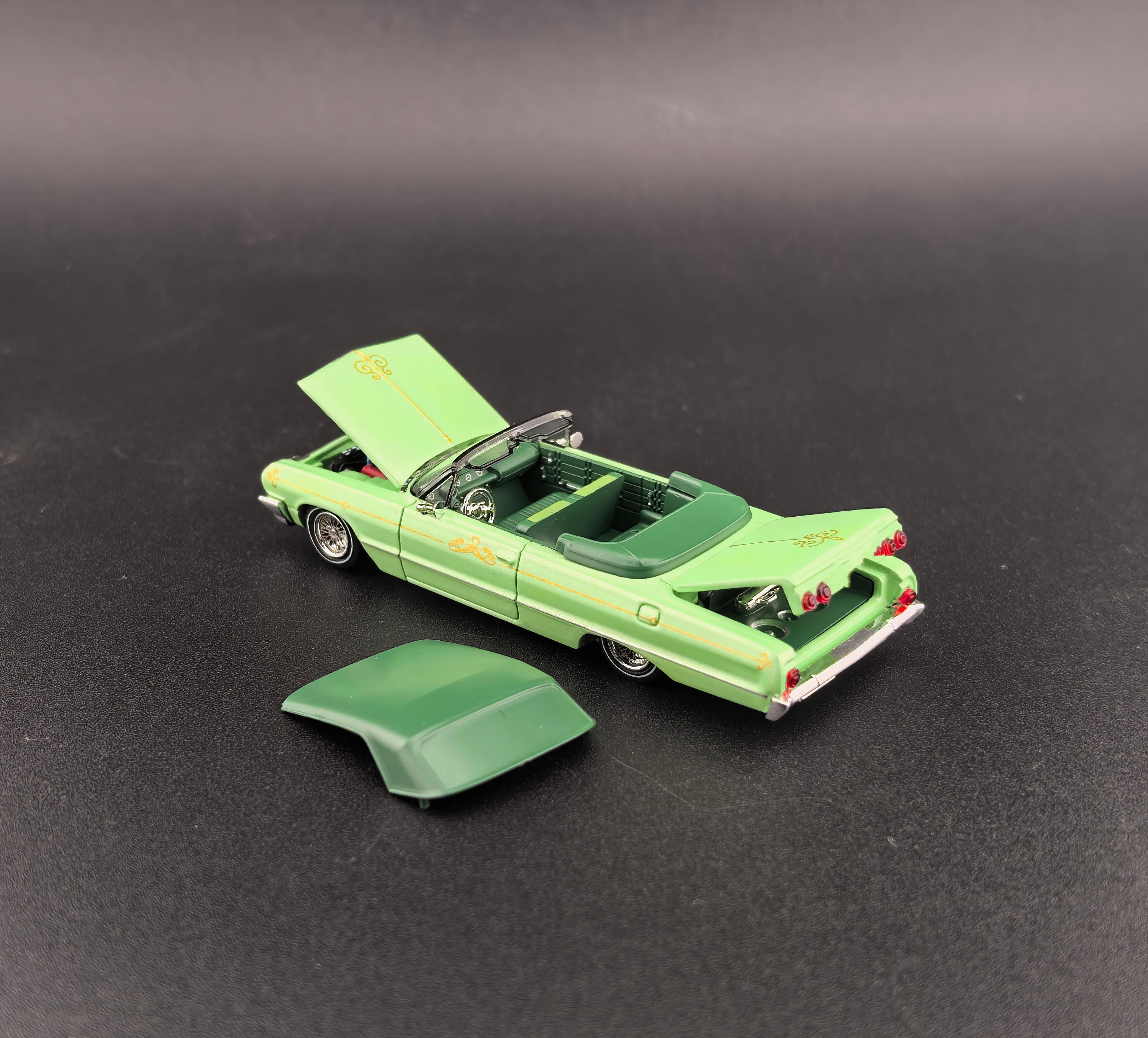

Fine Works Limited Special 1/64 West Coast Jumping Car Model, with Opening Front and Rear Hood зелений