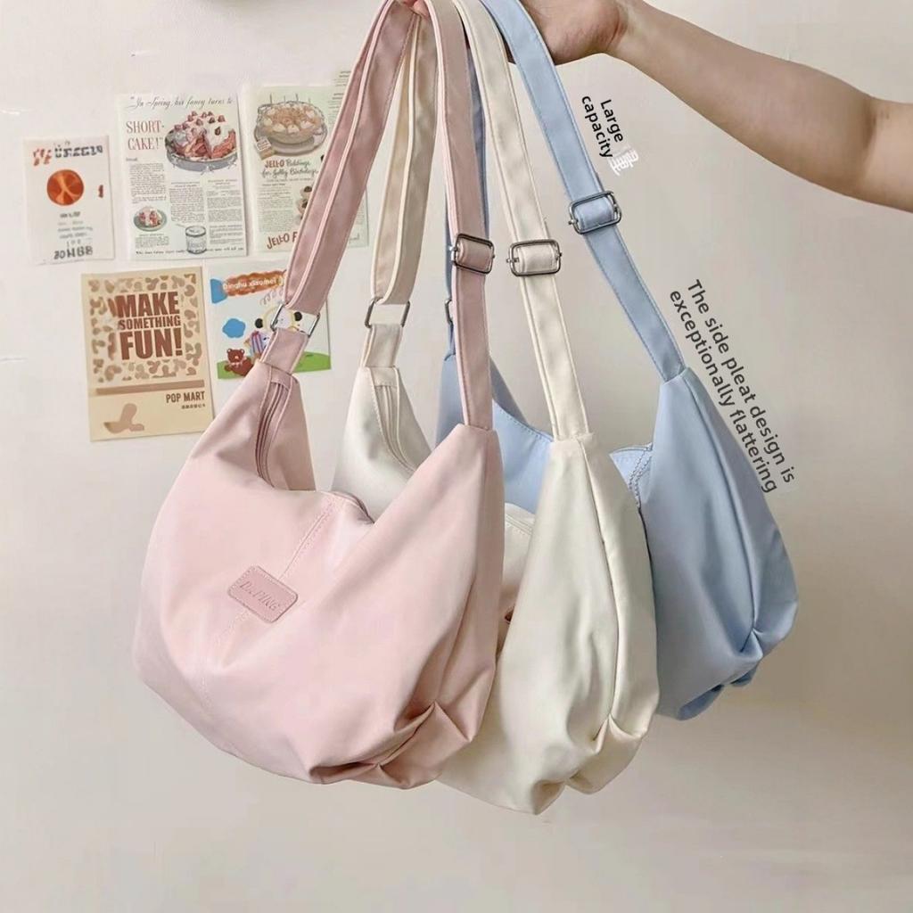 Ladies' Fashionable Large Capacity Crossbody Bag with Adjustable Shoulder Straps and Zipper Closure - Made of Durable Polyester Material