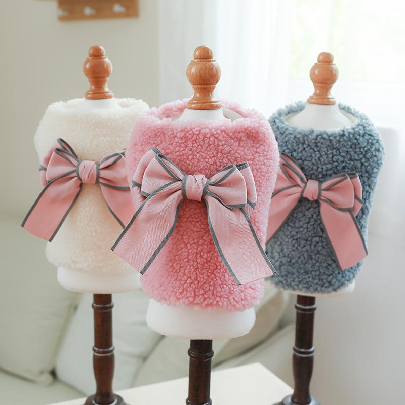 Hundekleidung Herbst und Winter Neues Lammfleece-Material zum Warmhalten Hundekleidung Teddybär-Bogenweste Hundekostüm Haustierkleidung