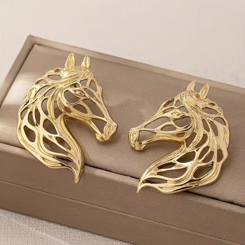

1Pair of Fashionable New European Light Luxury Gold Hollow Horse Earrings Retro Exquisite Heavy Industry Studs золотой