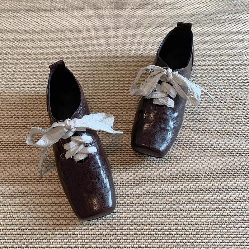 Retro Square-toed Leather Shoes with A Thick Front Tie Are Versatile and Suitable for Women