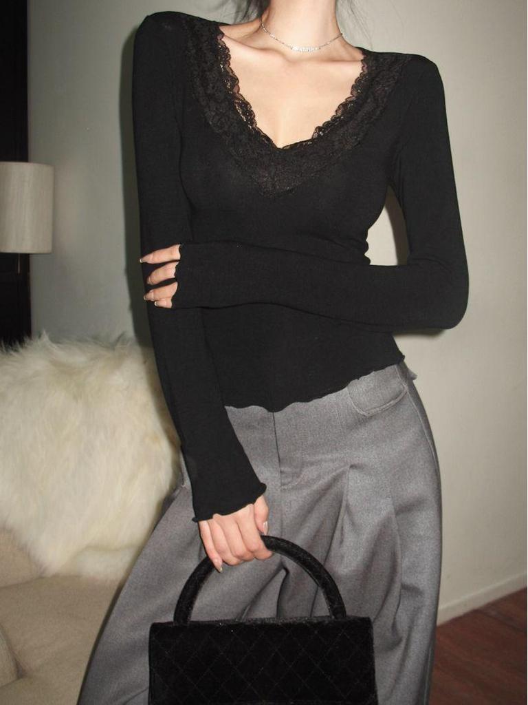 Elegant Lace V-Neck Women's Slimming T-shirt - Autumn/Winter 2025 Collection