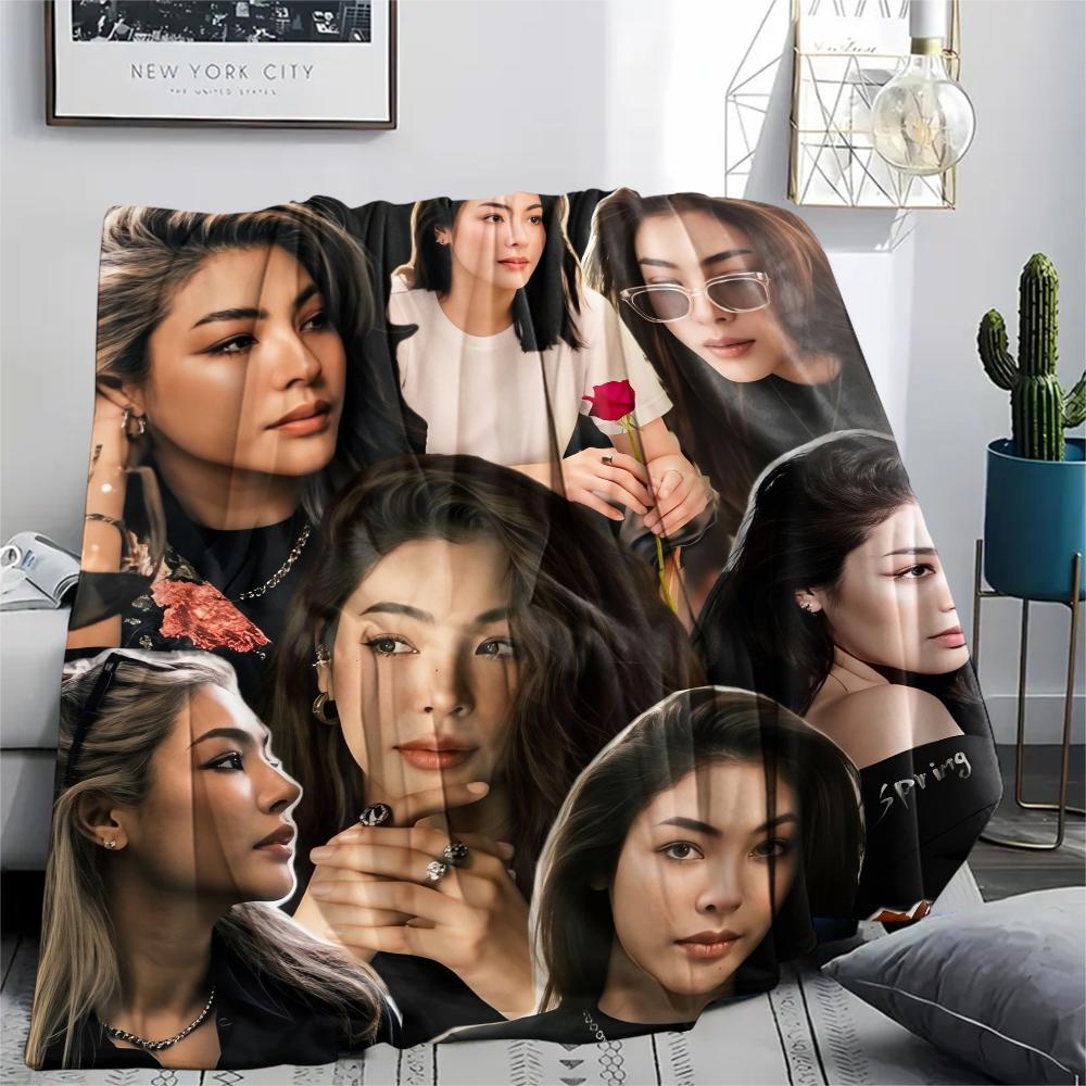 

Faye Peraya pattern Flannel Blanket, High quality Comfortable for All Seasons, Home Decor, Warmth and Comfort, Perfect for Gifts. 80cm x 120cm