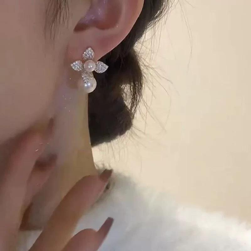 Temperament Petal Pearl Earrings Women's Niche Unique Earrings New Popular High-end Zircon Stud Earrings Silver Needles