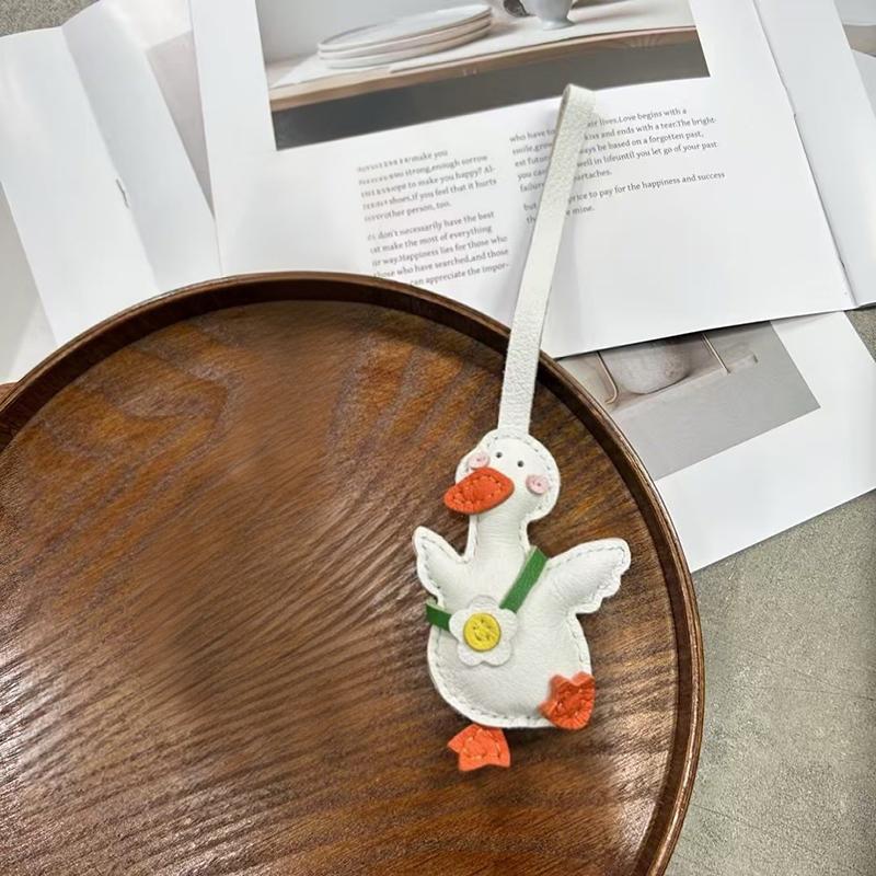 

Милый мультяшный брелок для сумки в виде утки, Высококачественный милый кожаный брелок, Брелок для сумки, Брелок для ключей, Аксессуары для украшения рюкзака, Подарки