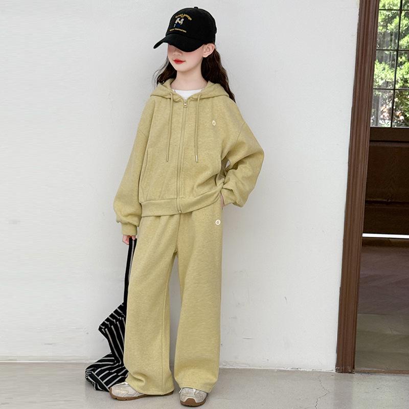 Autumn 2025 Girls' Fashion Sporty Two-Piece: Hooded Jacket & Wide-Leg Pants Set