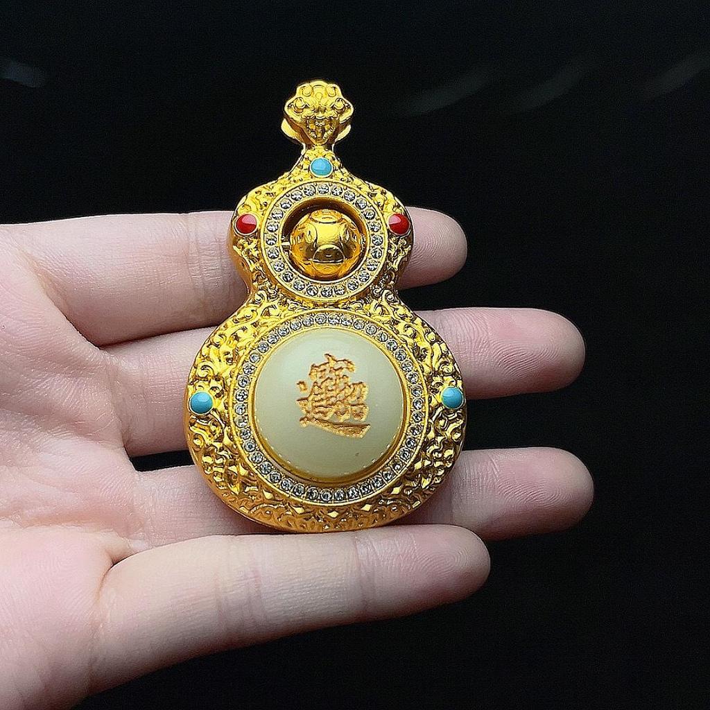 Luminous Stone Copper Alloy Pendant: Stylish & Versatile Gift for Friends and Influencers