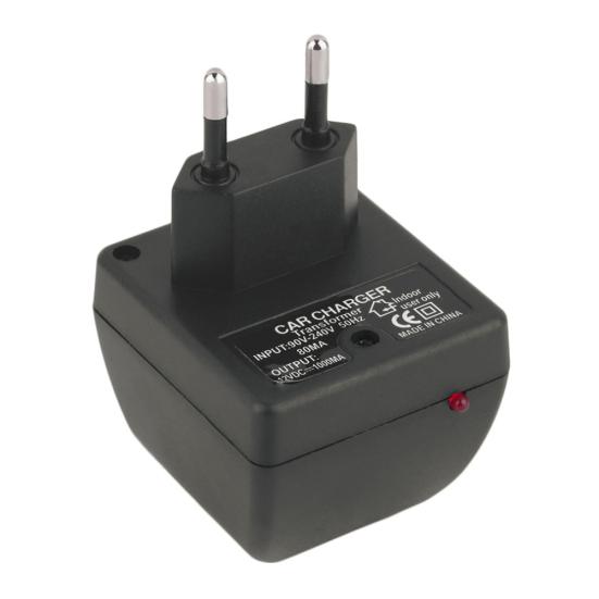 Adattatore Convertitore Portatile Spina EU 220V AC a 12V DC Presa per Auto Caricabatteria per Auto
