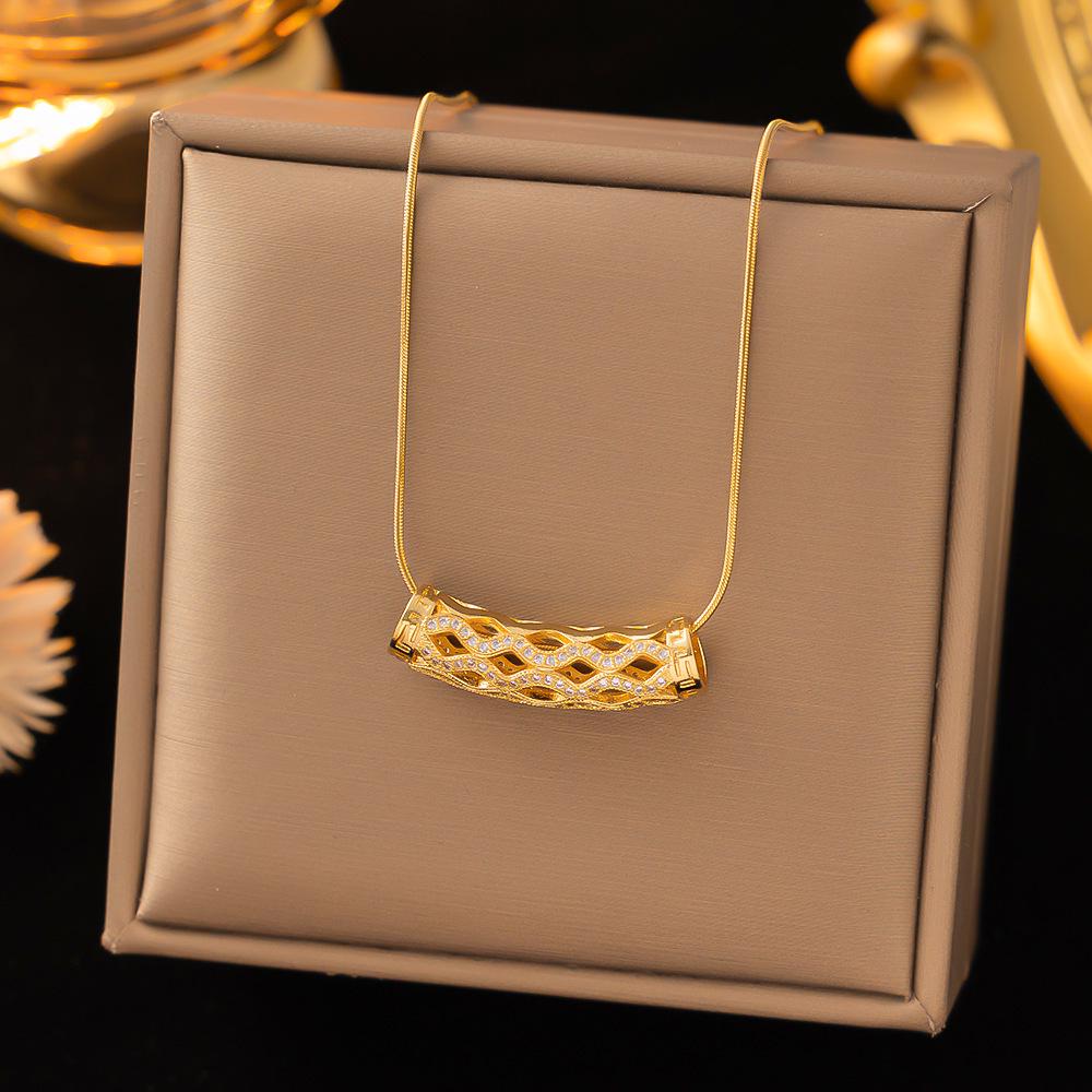 Non-Fading Titanium Steel Women's Necklace: Versatile and Elegant Internet Celebrity Chain with Simple Copper Pendant