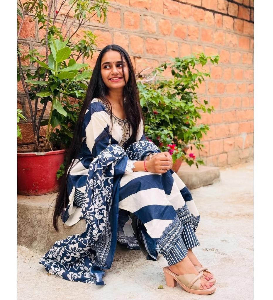 Women Designer Cotton Embroidered Kurta Pant Dupatta Set Indian Bollywood Top Tunic Kurti