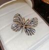 Vintage Mehrfarbige Schmetterlingsbroschen für Damen Metalllegierung Kristall Insekt Bunte Emaille-Pins Party Geburtstag Schmuck