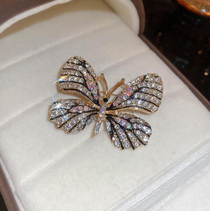 Vintage Mehrfarbige Schmetterlingsbroschen für Damen Metalllegierung Kristall Insekt Bunte Emaille-Pins Party Geburtstag Schmuck