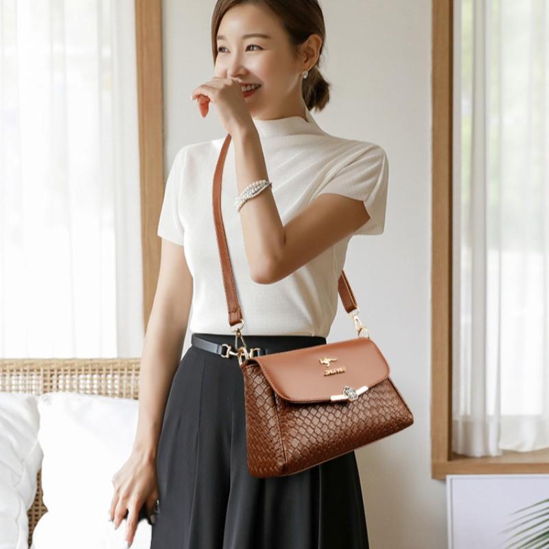 Women's Bag New Single Shoulder Crossbody Bag Women's Bag Versatile Large Capacity High-end Feeling Women's Bag