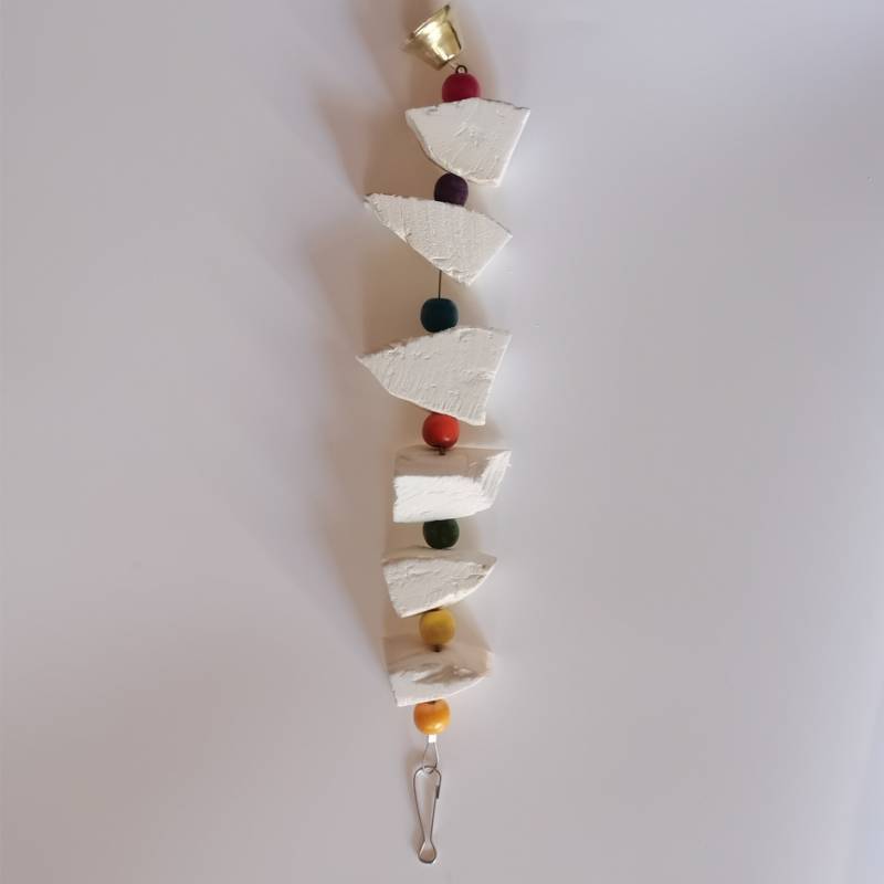 1PC Cuttlefish Bone Pieces Wind Chimes String Parrot Bird Teeth Grinding Calcium Grinding Demineralized Gnawing Equipment Toy Green