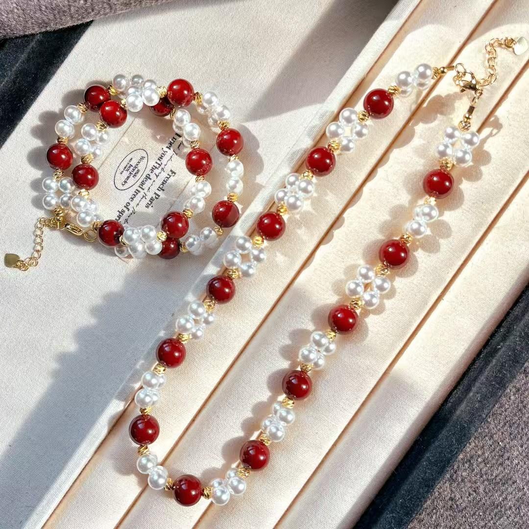 

Vintage Ankara Red Cold White Double Layer Design Sense Artificial Crystal Pearl Necklace Clavicle Chain