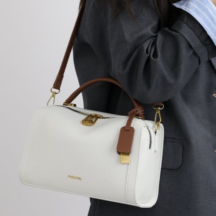 Stylish women's shoulder messenger bag