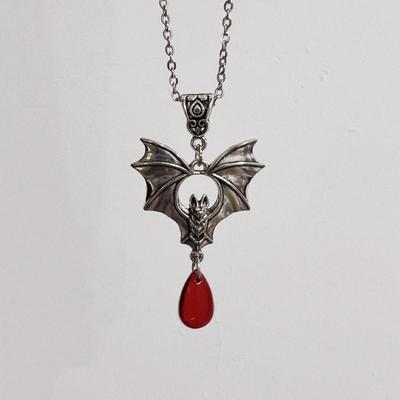 Gothic Victoria Sliver Color Bat Wings Red Blood Drops Pendant Necklace for Women Hallowmas Party Charm Jewelry Accessories Gift