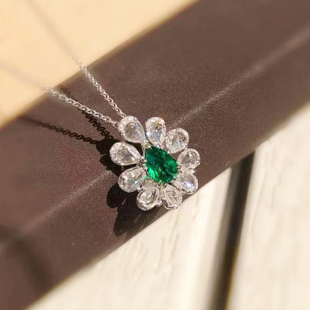2026 New Square Zircon Women's Necklace Green Crystal Pendant Anniversary Party Accessories Box Chain Zircon Gifts