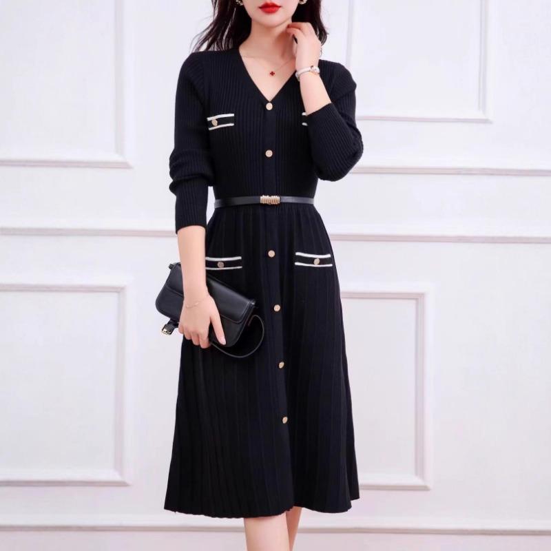 V-neck metal buckle knitted sweater dress autumn and winter new temperament elegant and thin sweater skirt children
