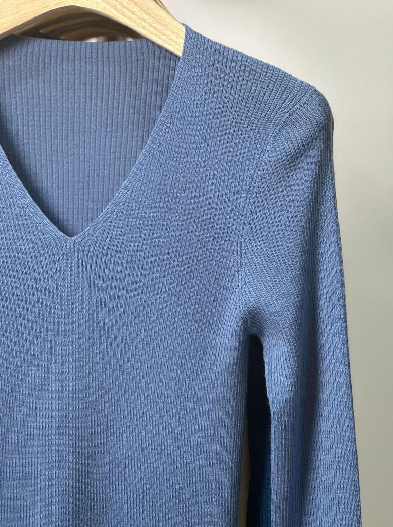 Machine-Washable V-Neck Fine Wool Knit Sweater for Women - Autumn Base Layer