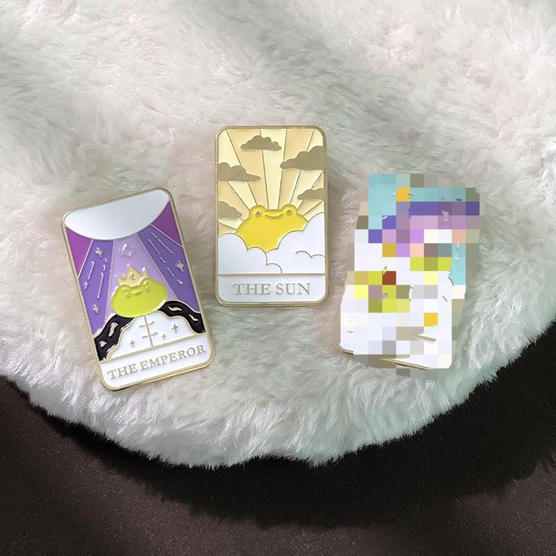 Adorable Metal Badge Featuring Frog King Animal Design Perfect For Trendy Accessory