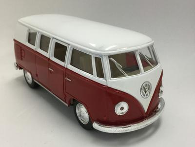 KiNSMART 1/32 Scale 1962 Volkswagen Bus Pullback Diecast Car (White X Red)