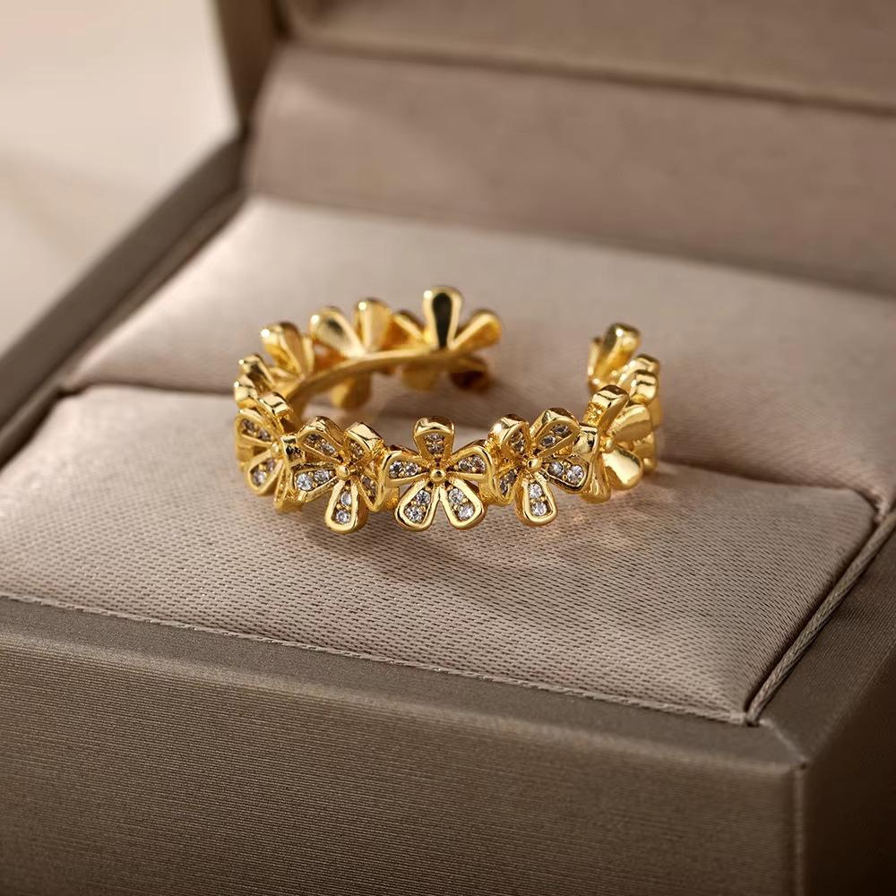 Fashionable Flower Ring, Copper Inlaid with Zircon and Full Diamond Ring, Ladies' Temperament Exquisite Jewelry