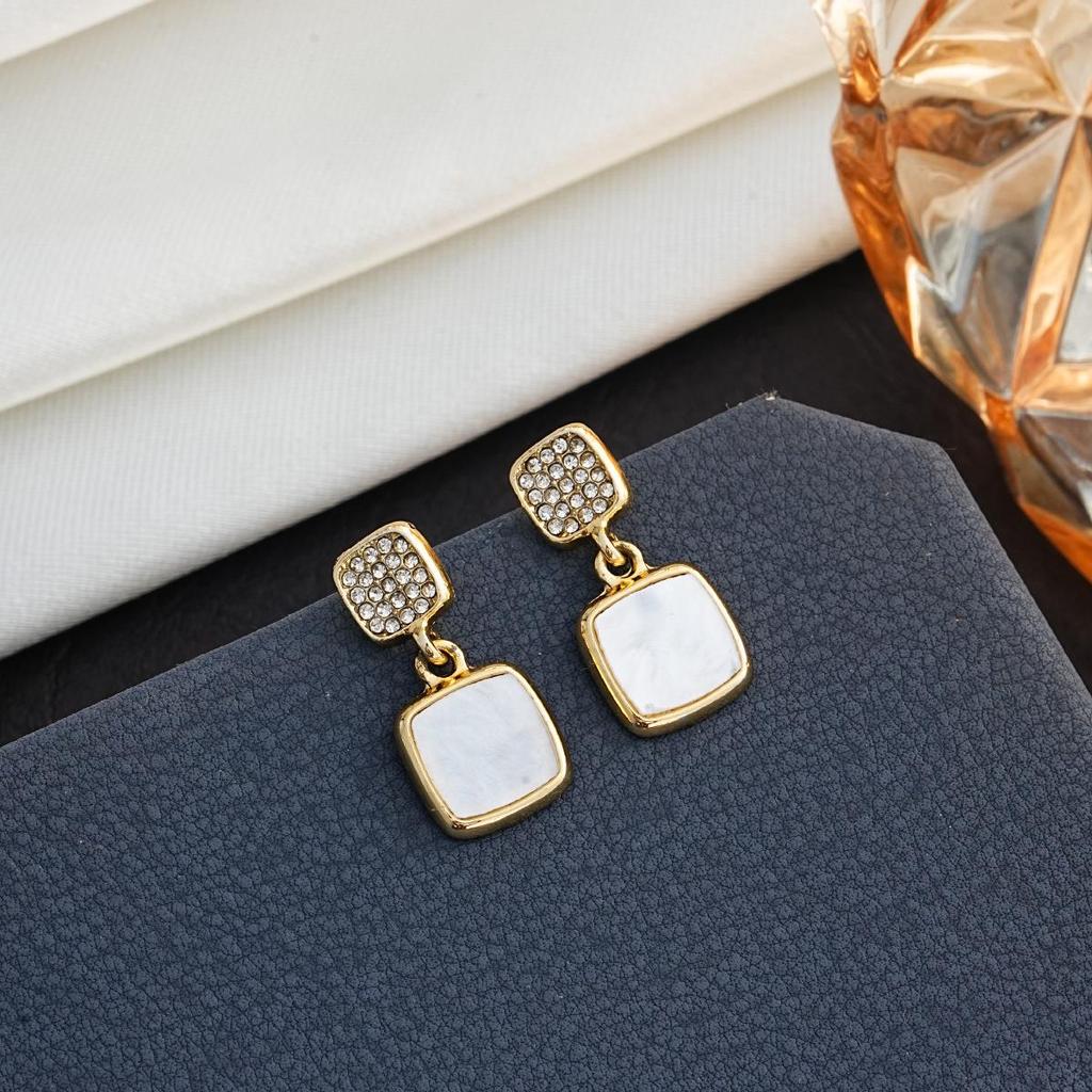 Women's Copper Zirconia Flower Heart Earrings: Stylish, Simple, Versatile Design