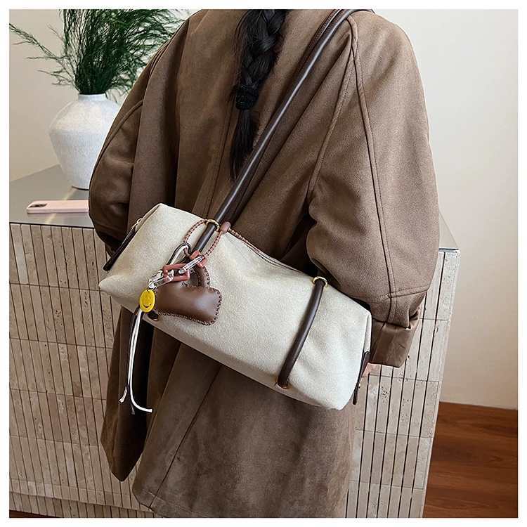 

High-end Retro Suede Underarm Bag Female Niche Matte Commuting One-shoulder Pillow 31x10x11 single package off білий колір