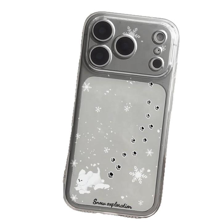 Playing in the snow in winter, cat and puppy are suitable for Apple 16 transparent 17promax mobile phone case IP15 space case 14.