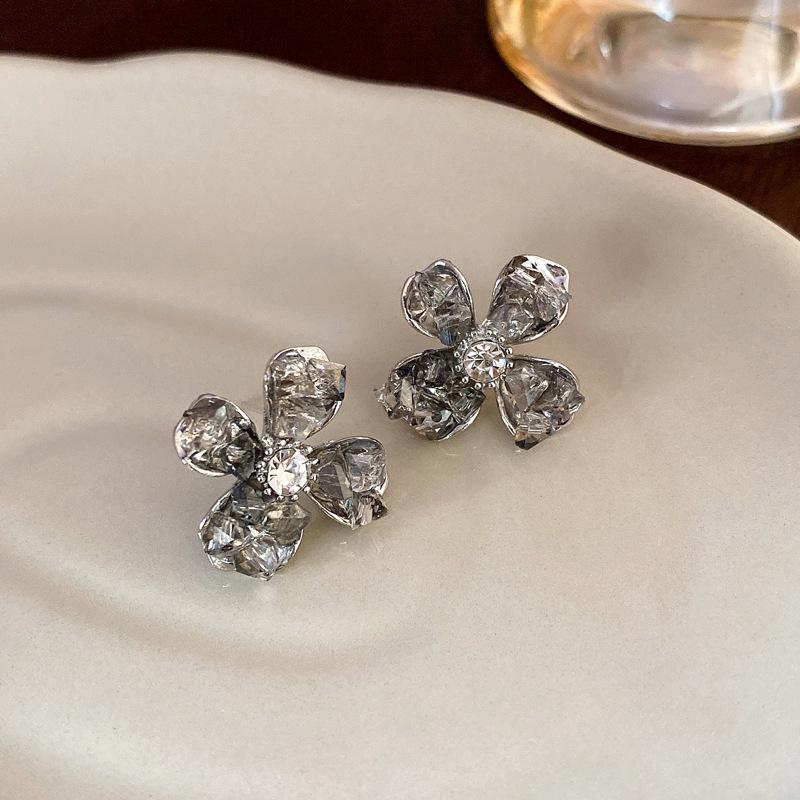 Ice quenched blue flower artificial crystal fringed earrings Cool wind temperament stud earrings Internet celebrity earrings