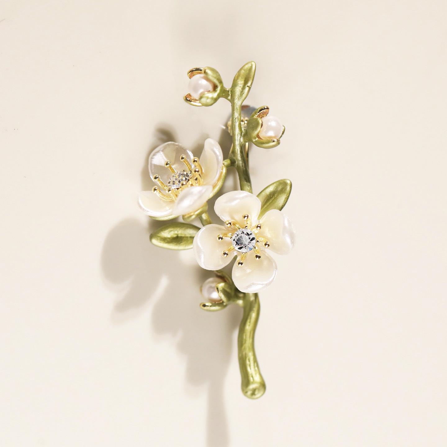 Bo Xin Yun Vintage Gold-Plated Pearl Flower Brooch with Copper and Cubic Zirconia Accents