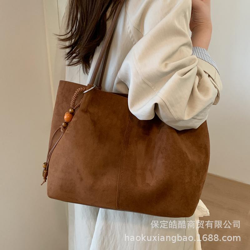 2025 New Niche Retro Large-capacity Casual Autumn and Winter Fashion Simple New Bag Tote Commuter Armpit Bag