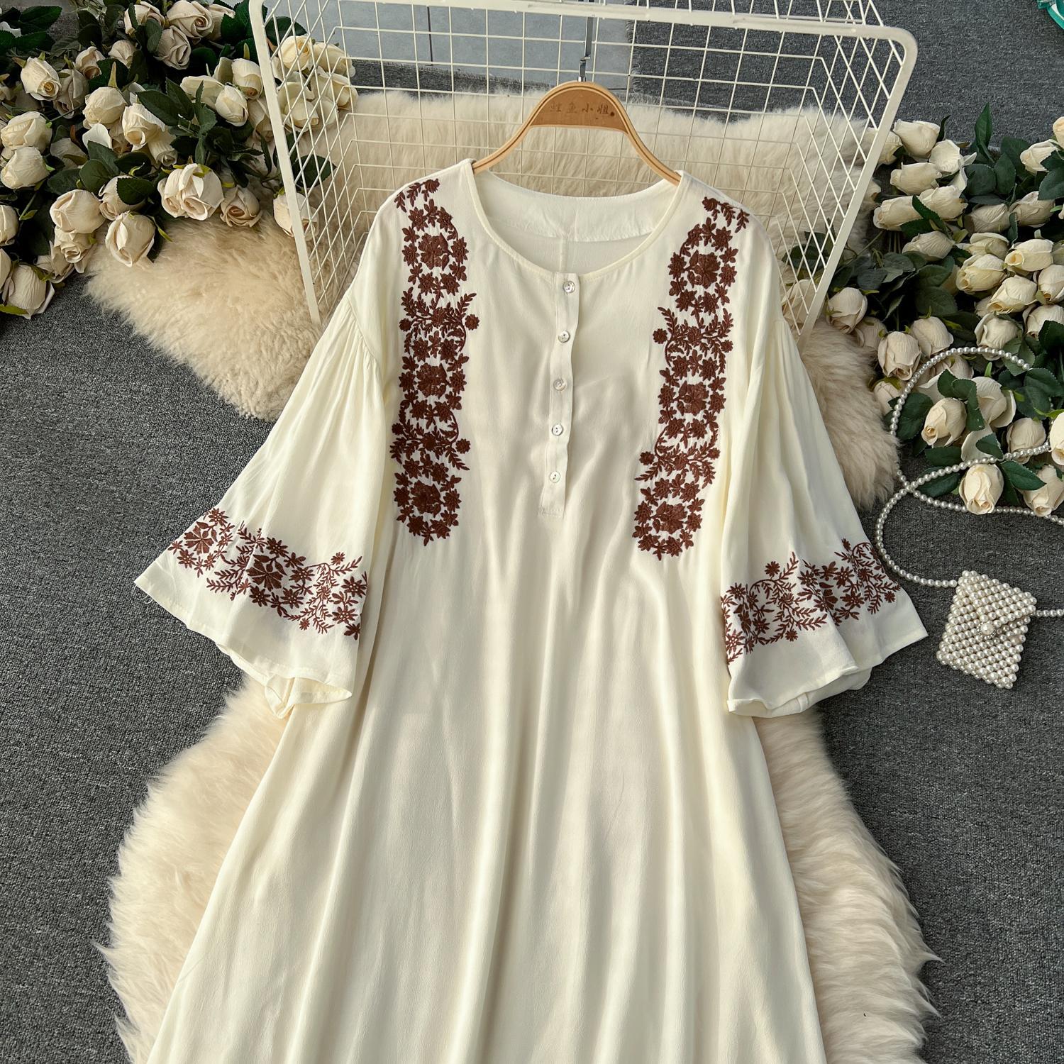 Богемные платья для женщин с круглым вырезом и расклешенными рукавами — фото 10