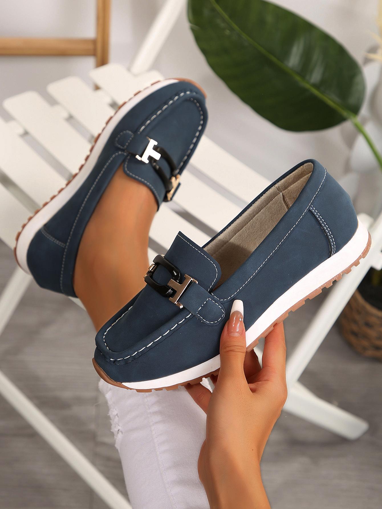

Flat bottom round head single shoes women s 2025 summer new European and American foreign trade large size chain belt buckle foot women s shoes 43 темно-синього кольору