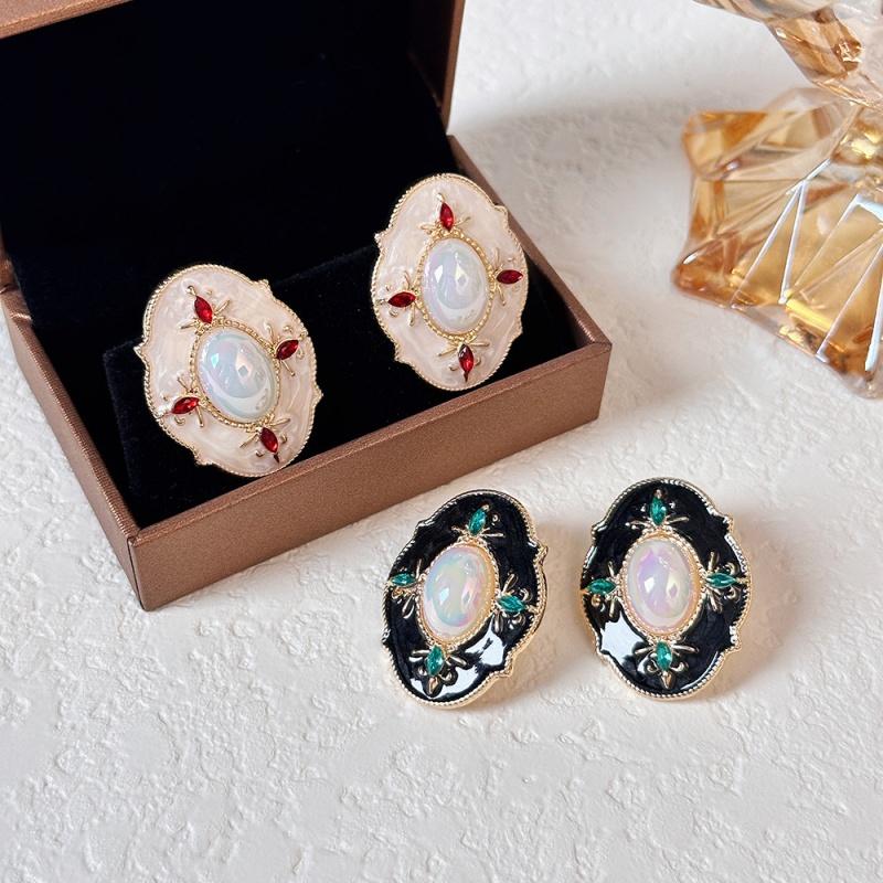 Vintage Medieval Luxury Rhinestone Oval Stud Earrings for Women New Retro Black and White Geometric Pearl Earrings Party Jewelry