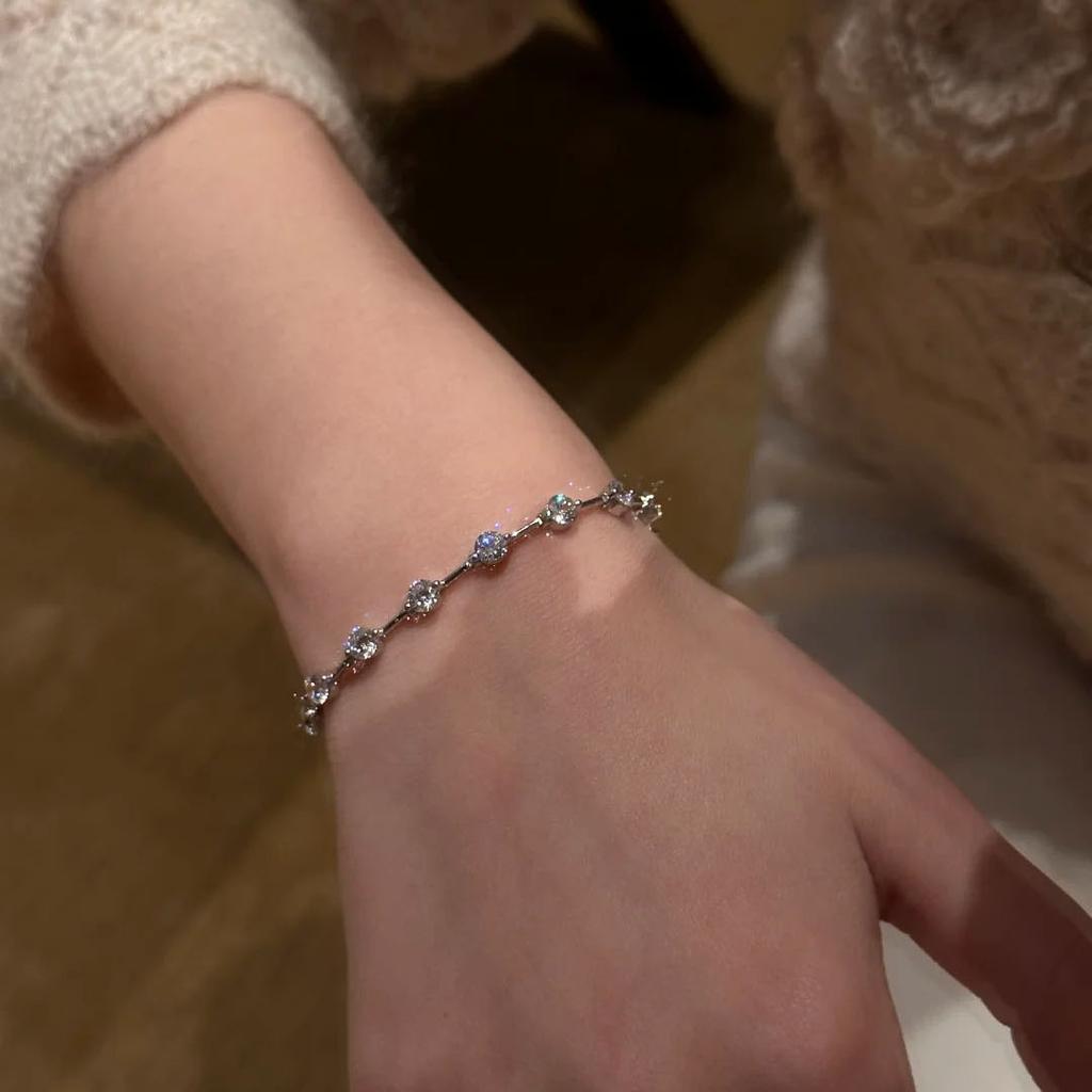 Light Luxury Unique Round Diamonds Inlaid Bracelets for Women High-end Exquisite and Simple Bracelet Fashion Party Jewelry Gift