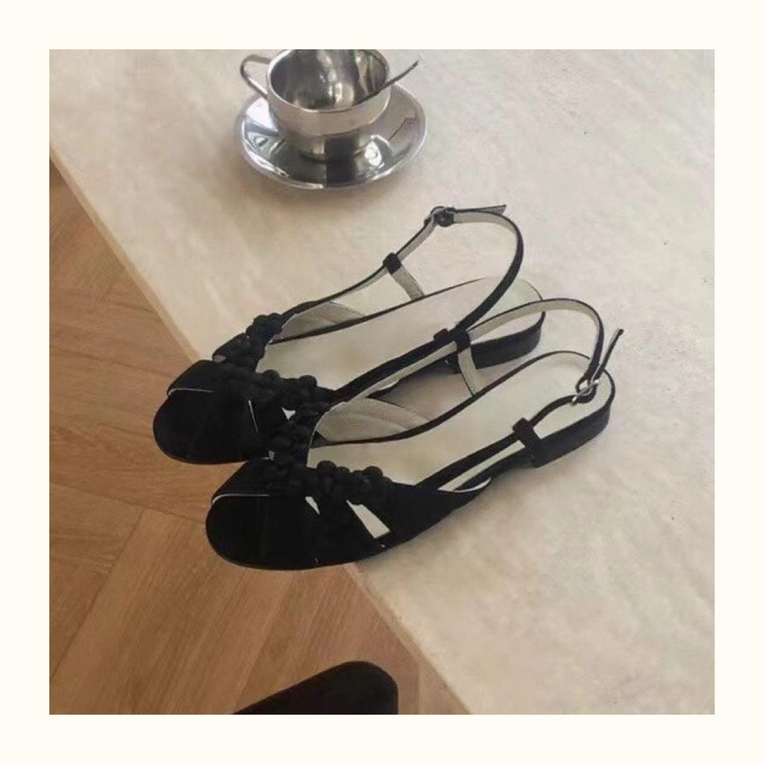 

Leather flat bottom fish mouth sandals women s low heel retro flower open toe word with sandals 40