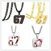 Collar con Colgante de Cruz 67 en Acero Inoxidable y Titanio con Números Árabes - Ideal para Aficionados al Béisbol, Fútbol y Rugby