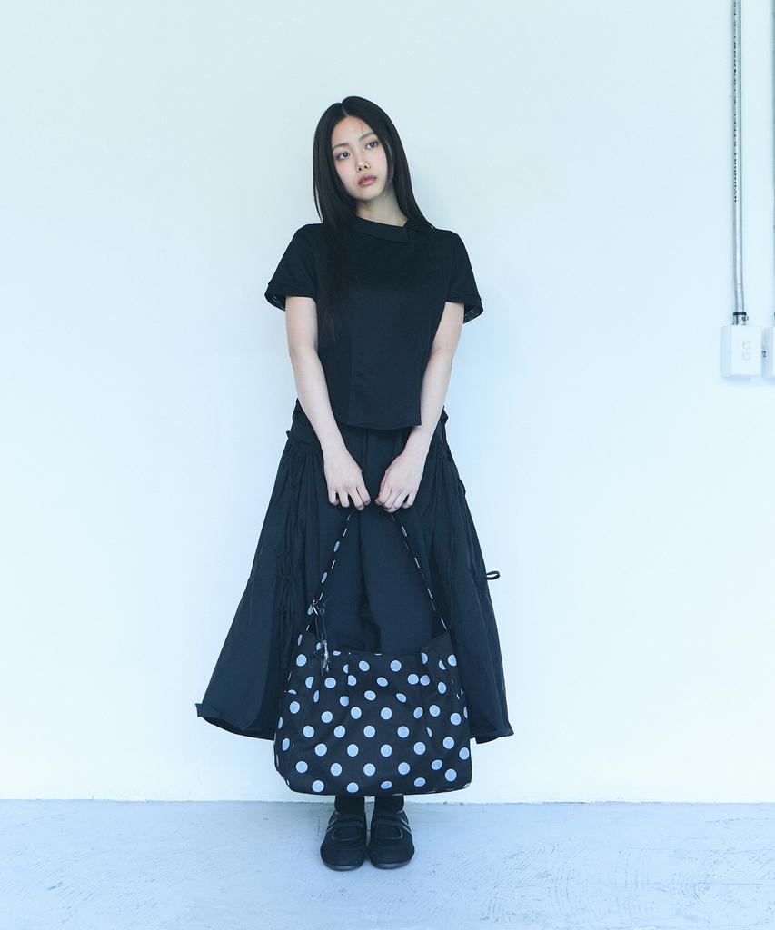 Oart Dot Pleats Shoulder Bag [Black]