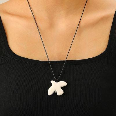 Colar Exquisito Pomba da Paz em Cerâmica Branca para Mulheres Colar Vintage Pomba Corrente para Suéter Acessórios de Joias para Festa Presente