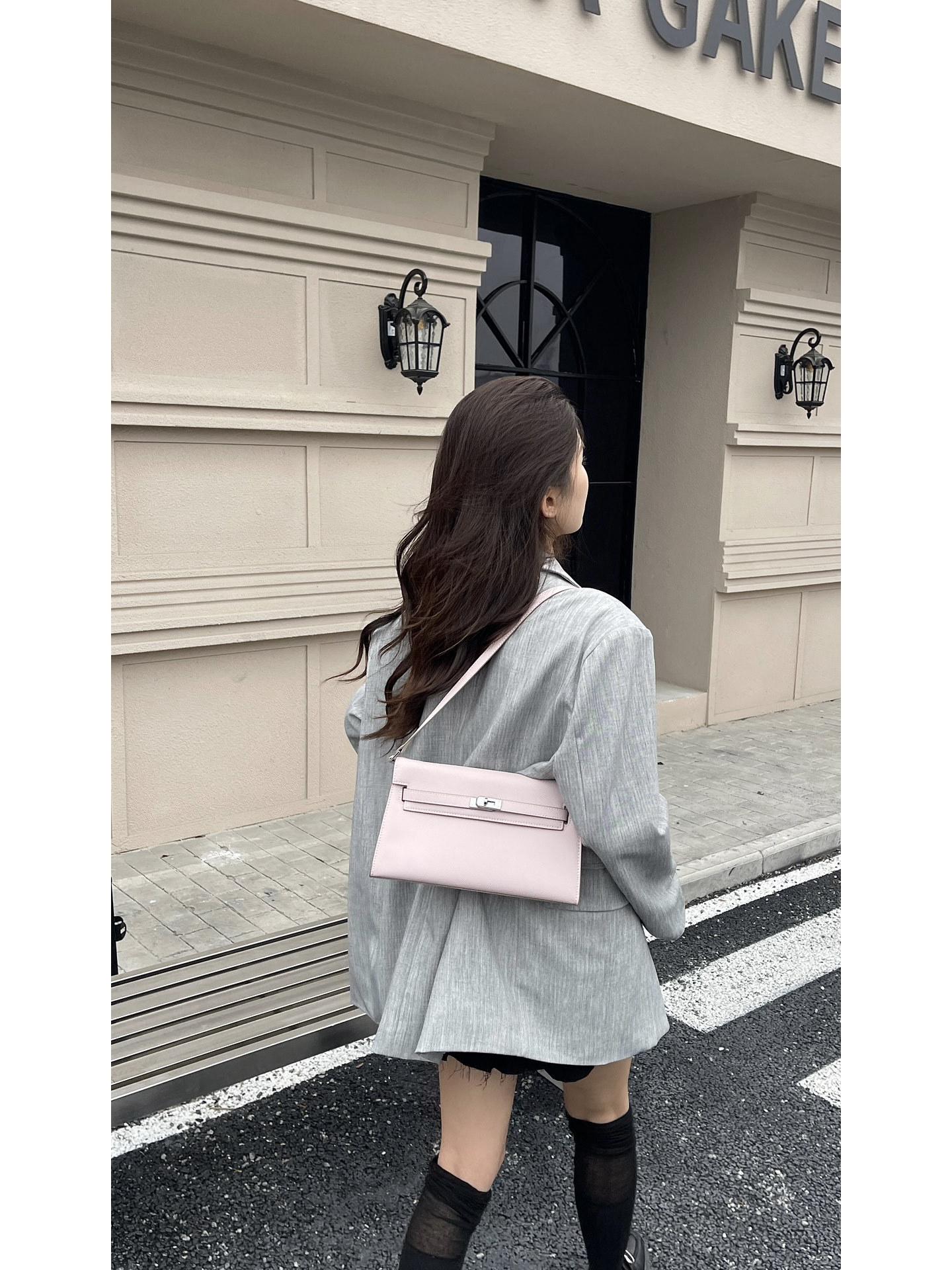 

Женская сумка-багет из натуральной кожи с принтом пальмы, модель 2024 года — европейская и американская мода.