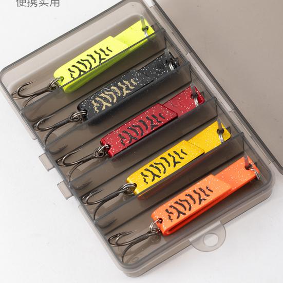 5Pcs Artificial Baits with Treble Hook Vibrant Colors Compact Design